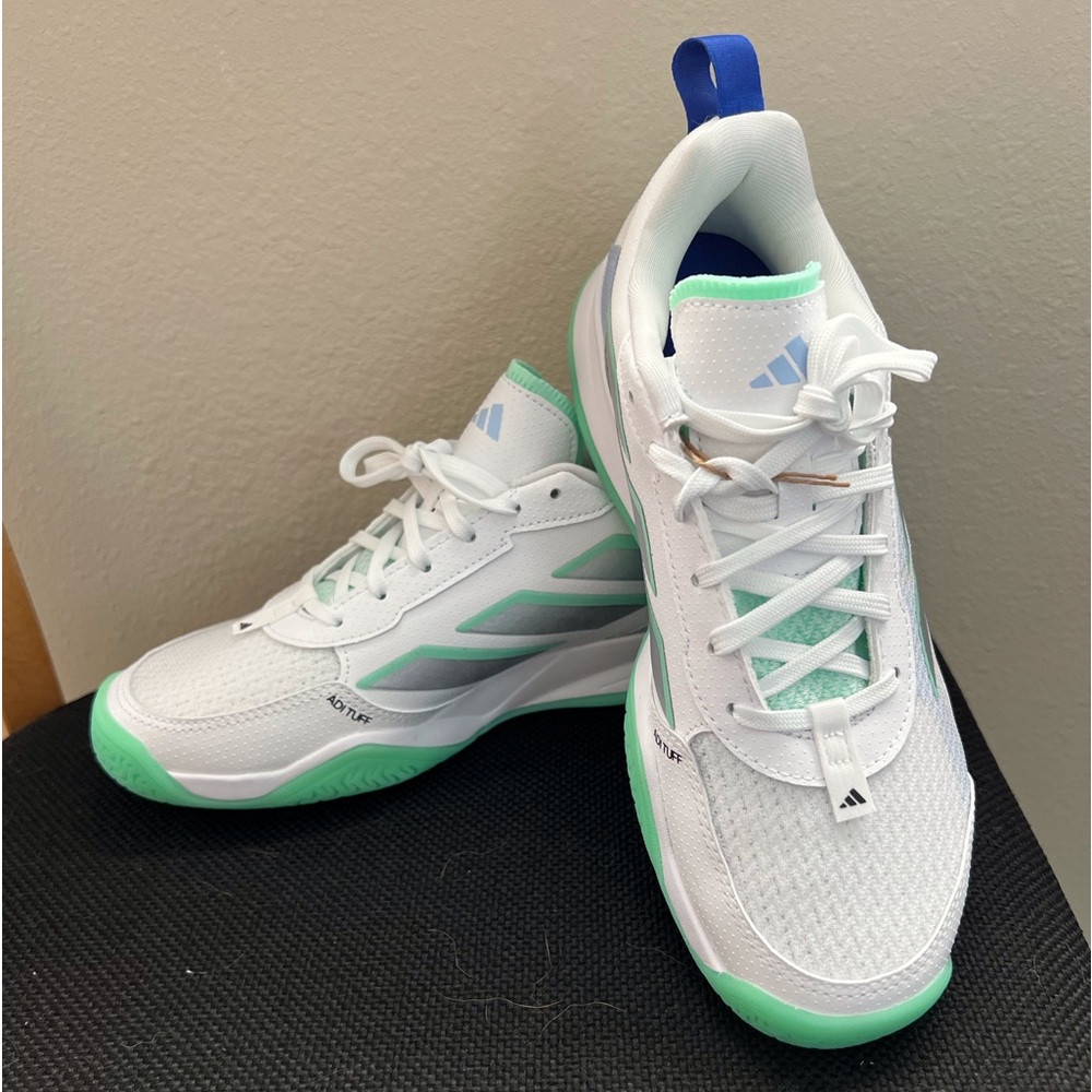 NWB ADIDAS Women’s (Size 6.5) Avaflash Low Sneakers